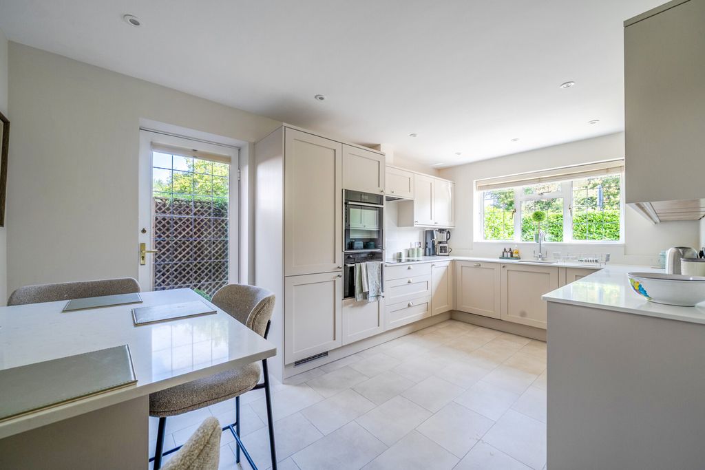 Property photo 2 of 36 1522428-40-1A0B55...