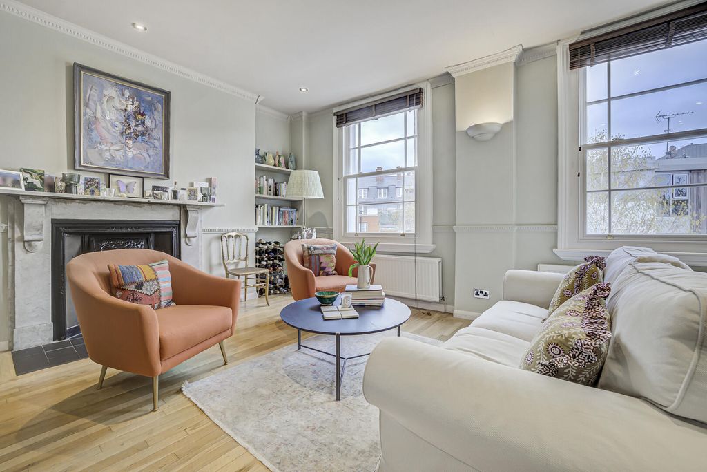 Property photo 2 of 16 Living Room