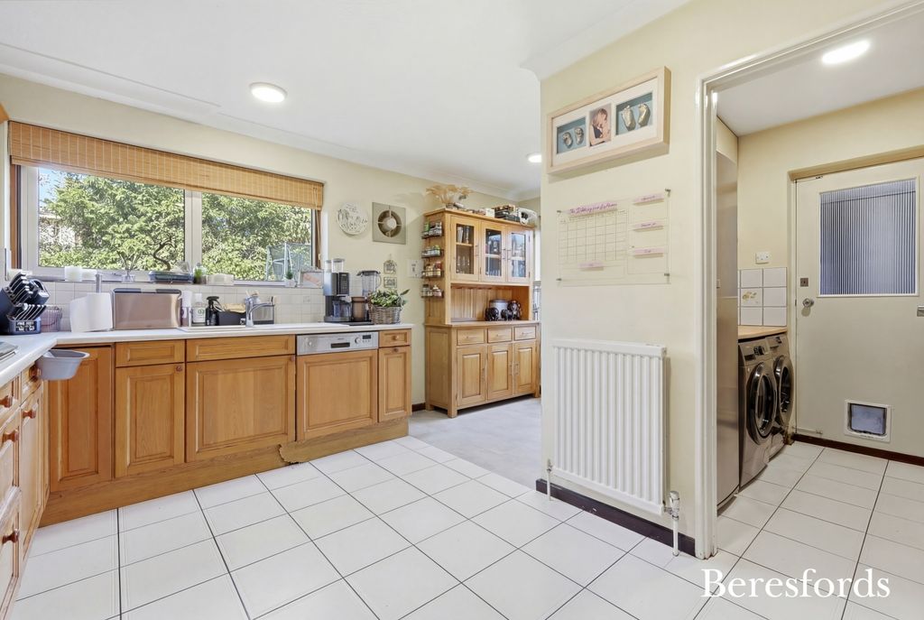 Property photo 2 of 21 Kitchen