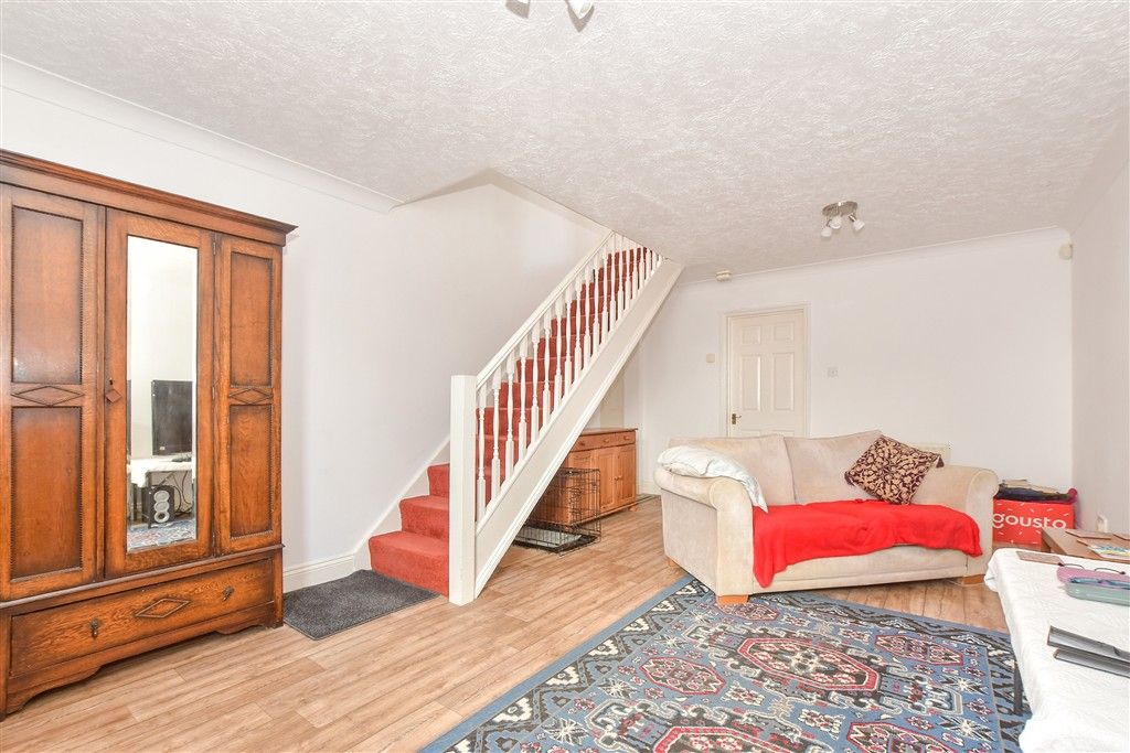 Property photo 3 of 11 Lounge