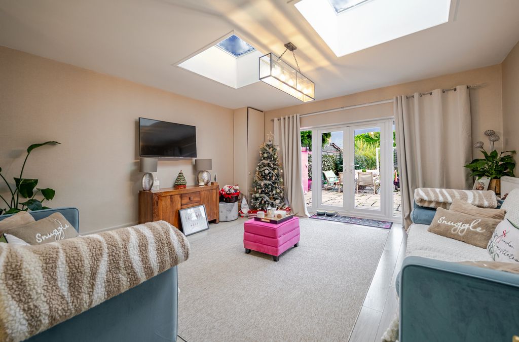 Property photo 2 of 27