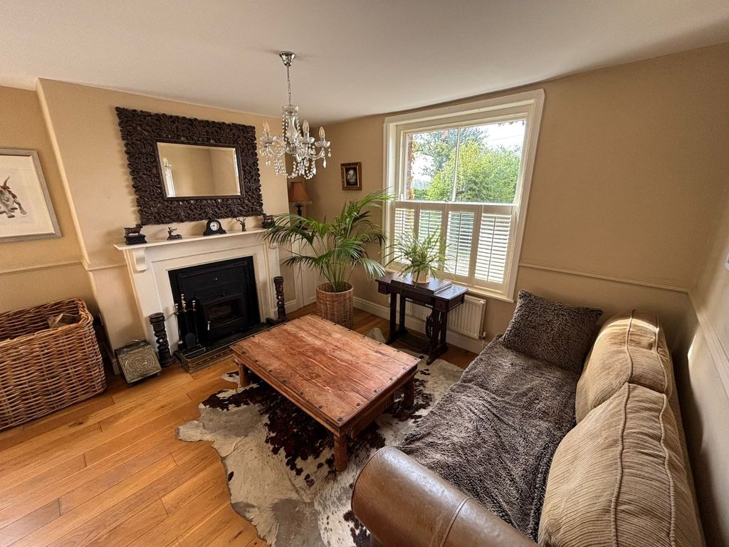 Property photo 2 of 30 Lounge