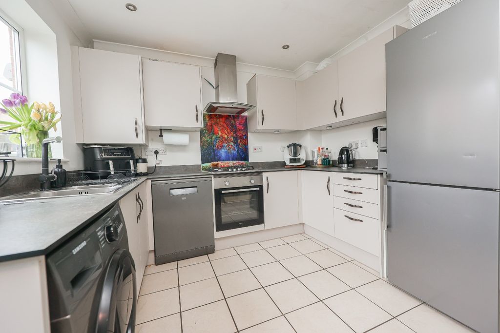 Property photo 3 of 14 4830963