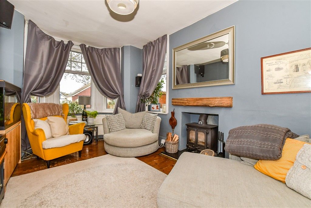 Property photo 3 of 17 Lounge