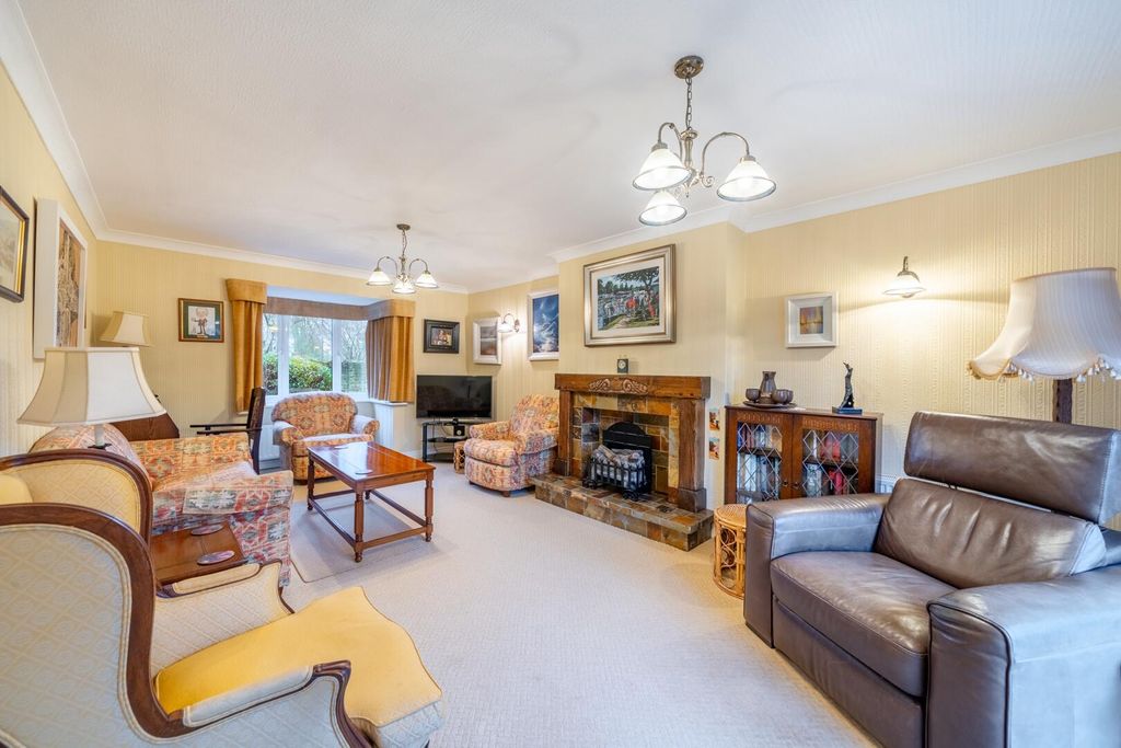 Property photo 3 of 27 Living Room