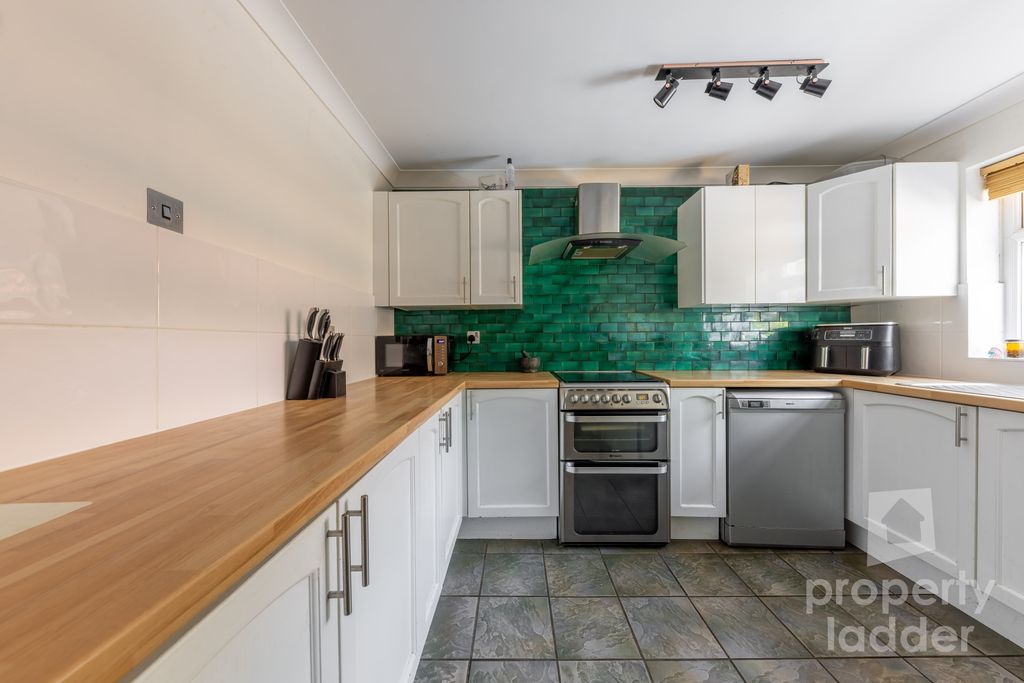 Property photo 3 of 14 Pl-18