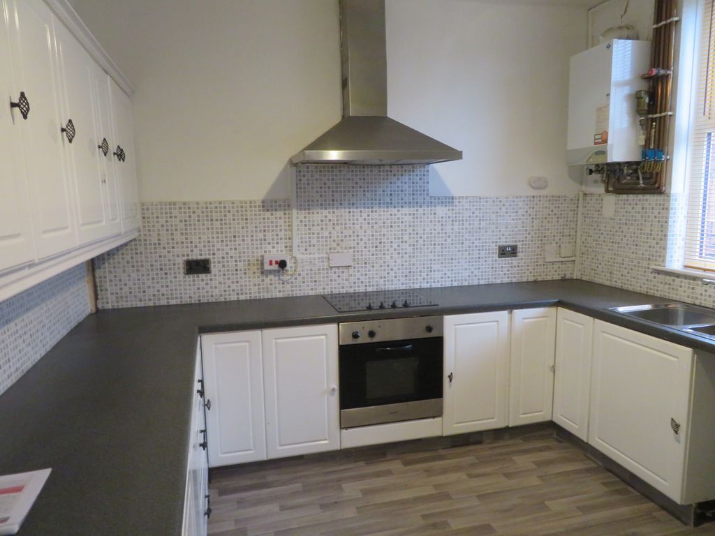 Property photo 3 of 6 Kitchen