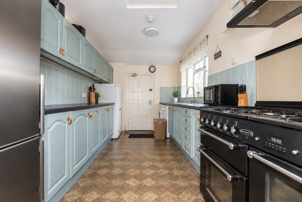 Property photo 2 of 6 Kitchen_