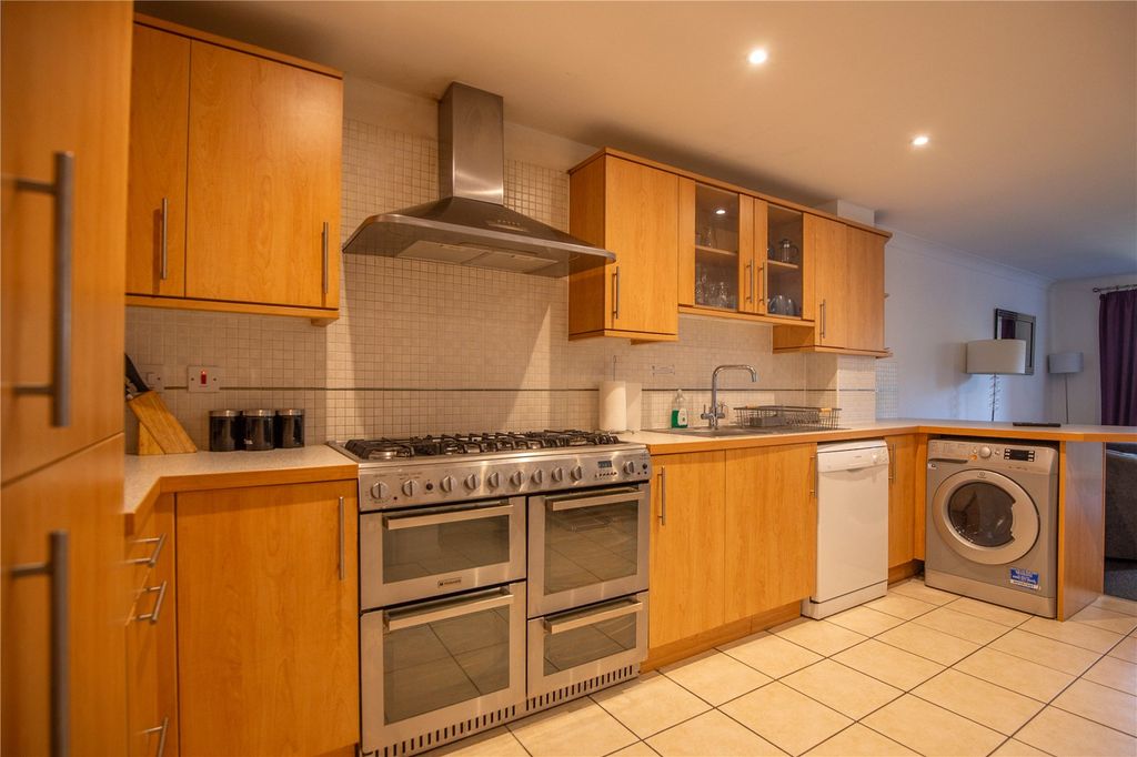 Property photo 2 of 20 Picture No. 24