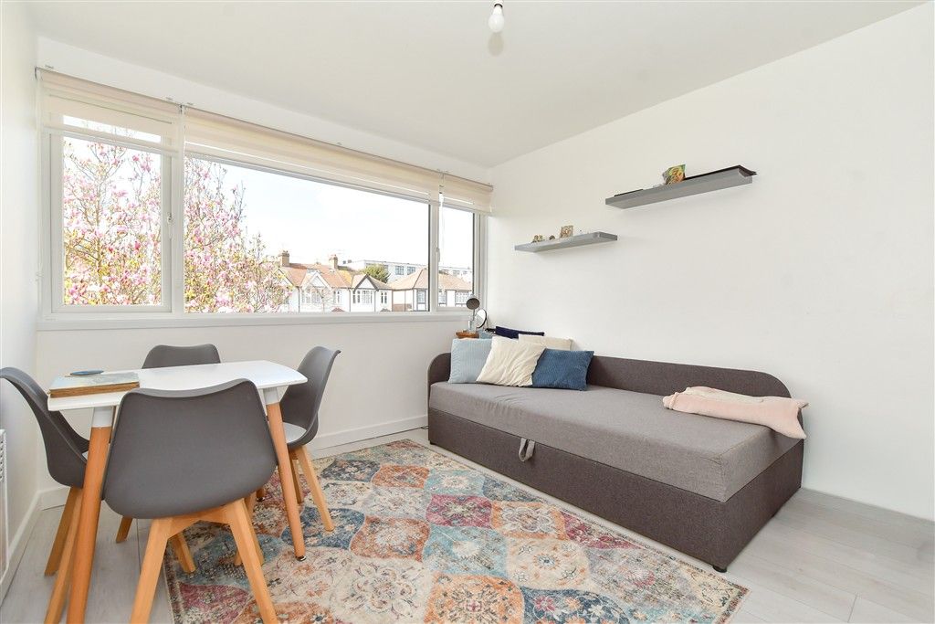 Property photo 2 of 8 Lounge/Diner