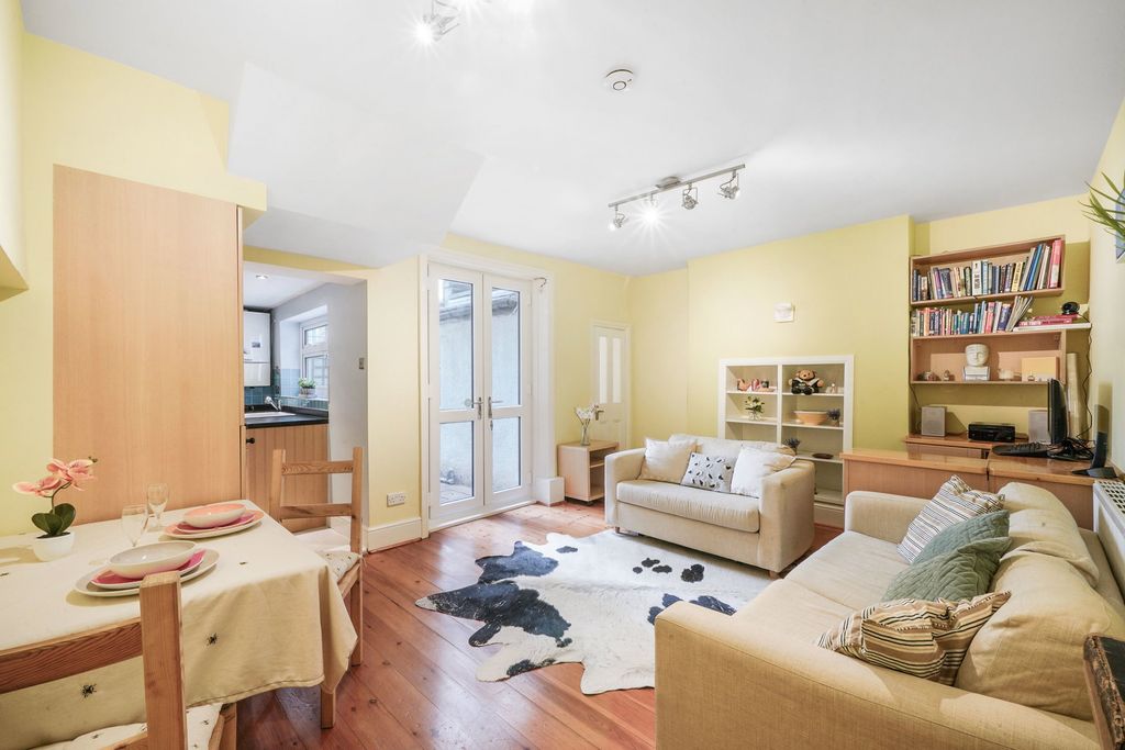 Property photo 2 of 8