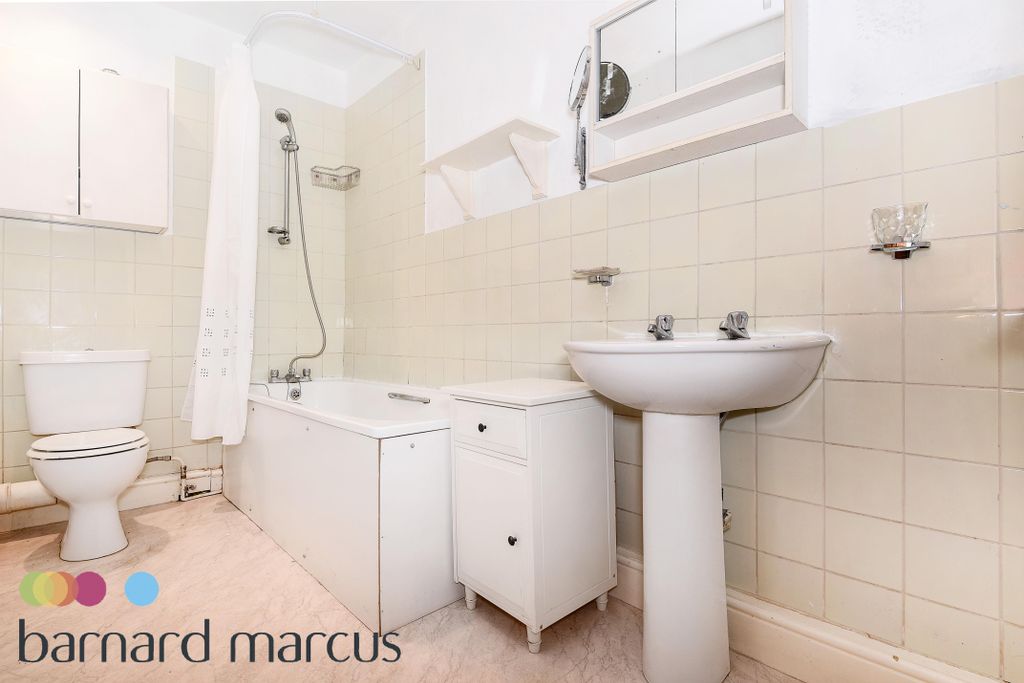 Property photo 3 of 8 Bathroom