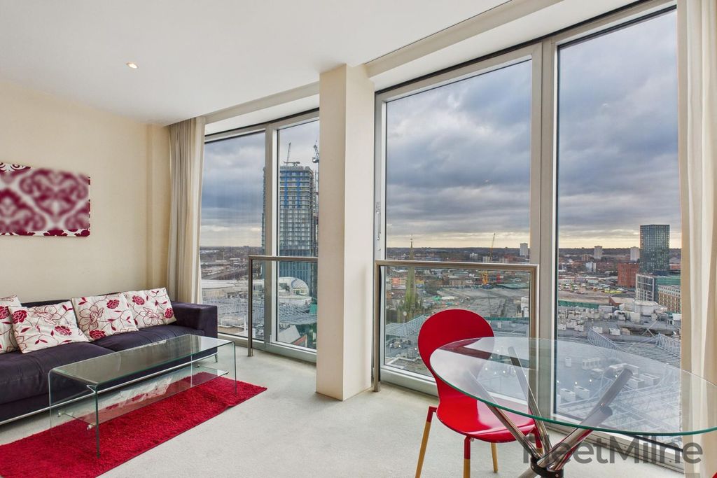 Property photo 1 of 10 Living/Sleeping Area