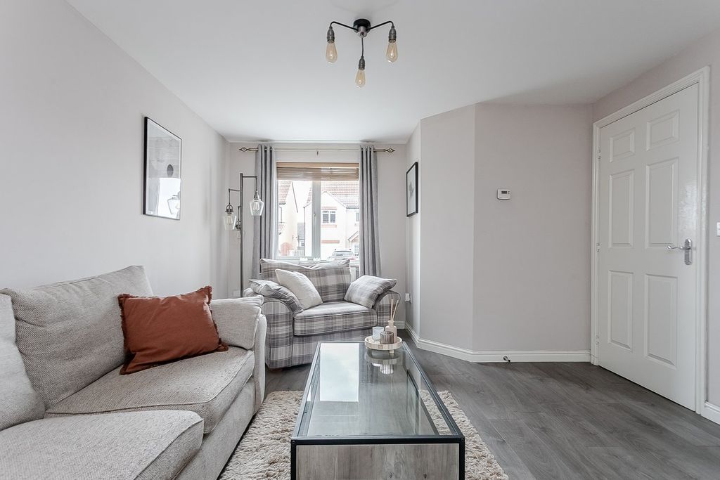 Property photo 3 of 27