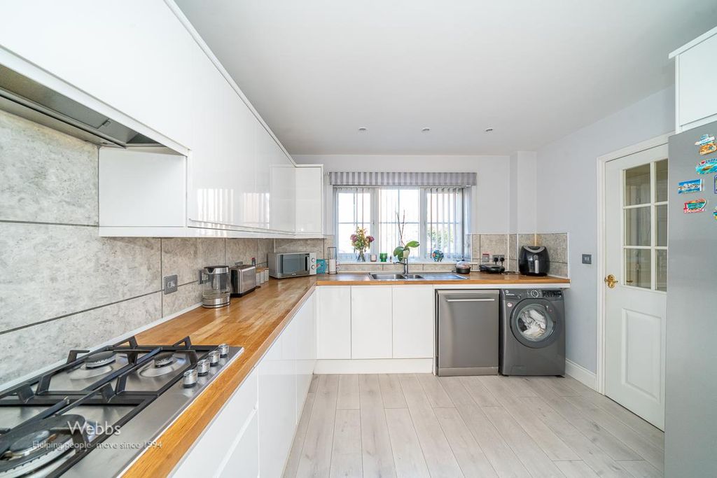 Property photo 2 of 21 Â© Webbs Estate Agents Â© (118 Of 174).Jpg