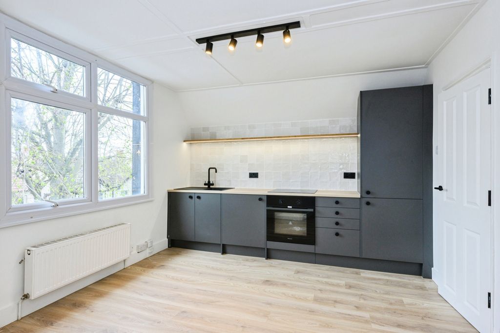 Property photo 1 of 11 Pbox-Img.Jpg