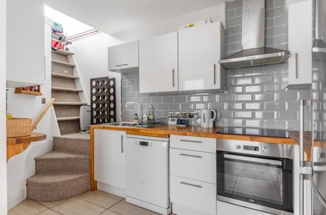 Property photo 2 of 7 Kitchen