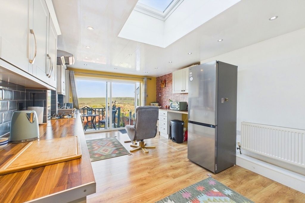 Property photo 1 of 19 Photo 8
