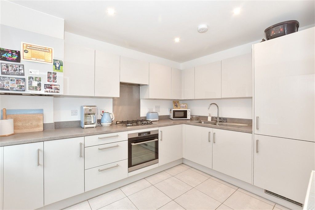 Property photo 3 of 8 Kitchen