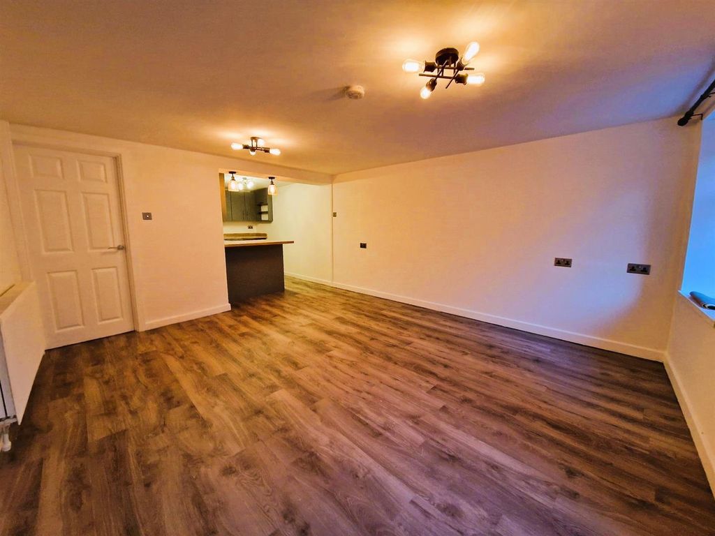 Property photo 2 of 15 1000085600.Jpg