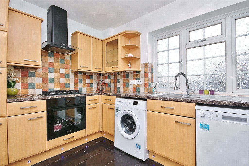 Property photo 3 of 9 Kitchen