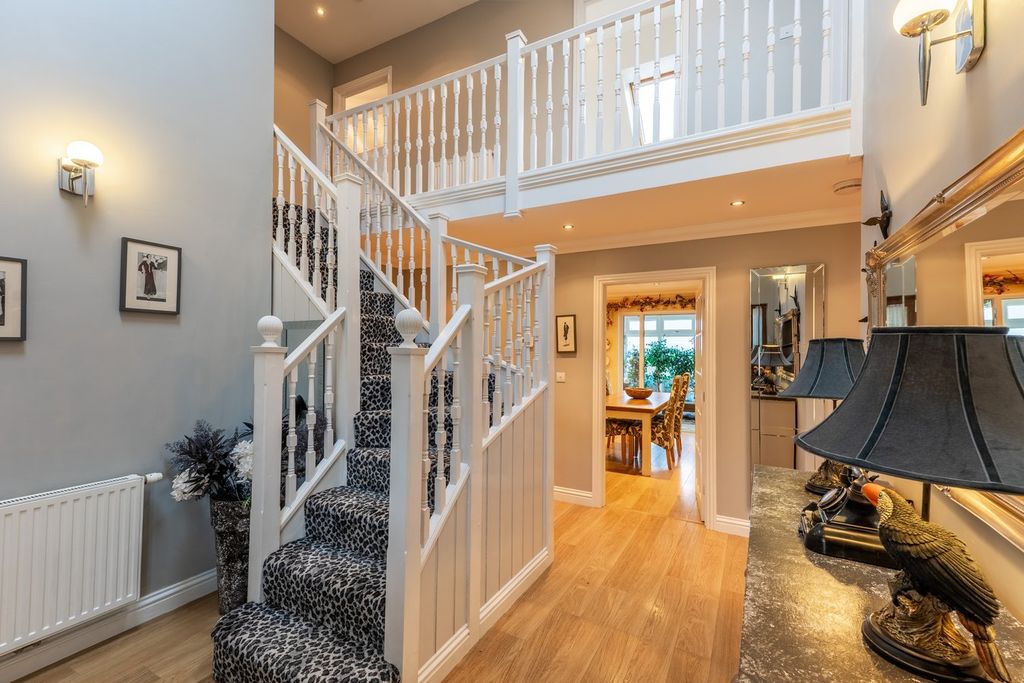 Property photo 3 of 35