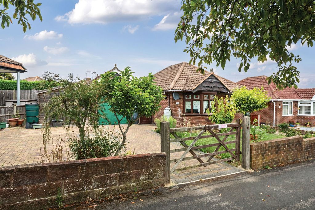 Property photo 2 of 25