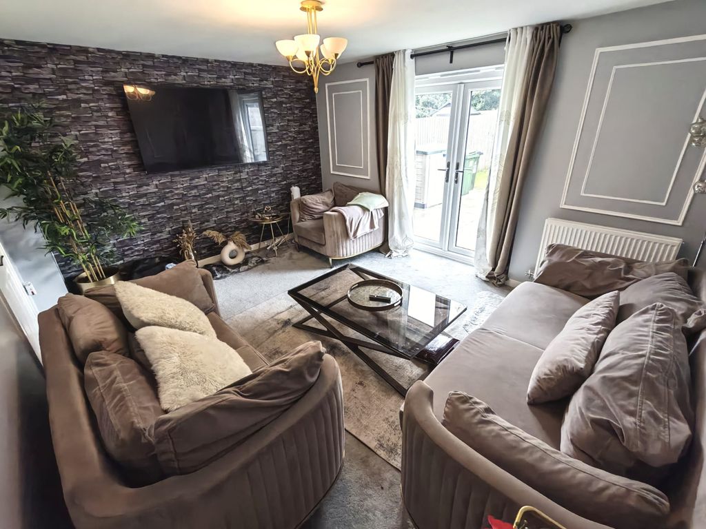 Property photo 2 of 18 Lounge A