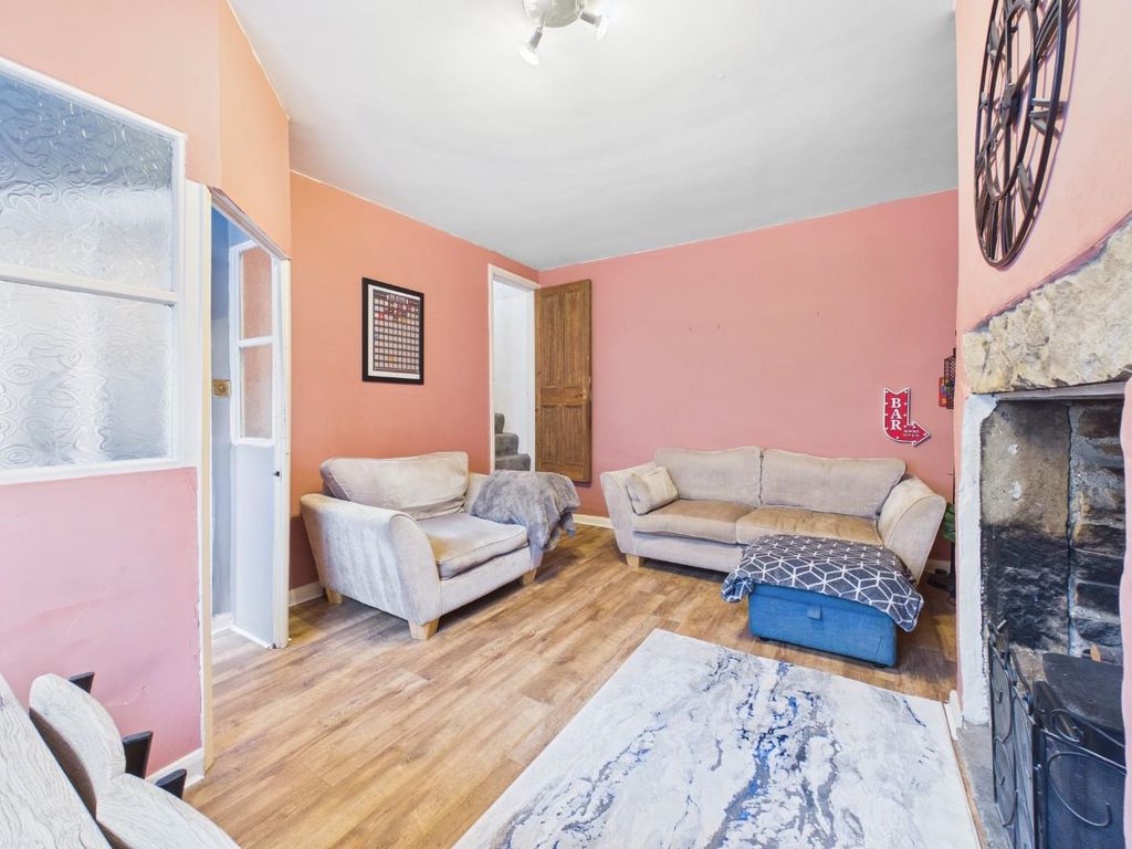 Property photo 3 of 12 Cam04899G0-Pr0282-Still004.Jpg