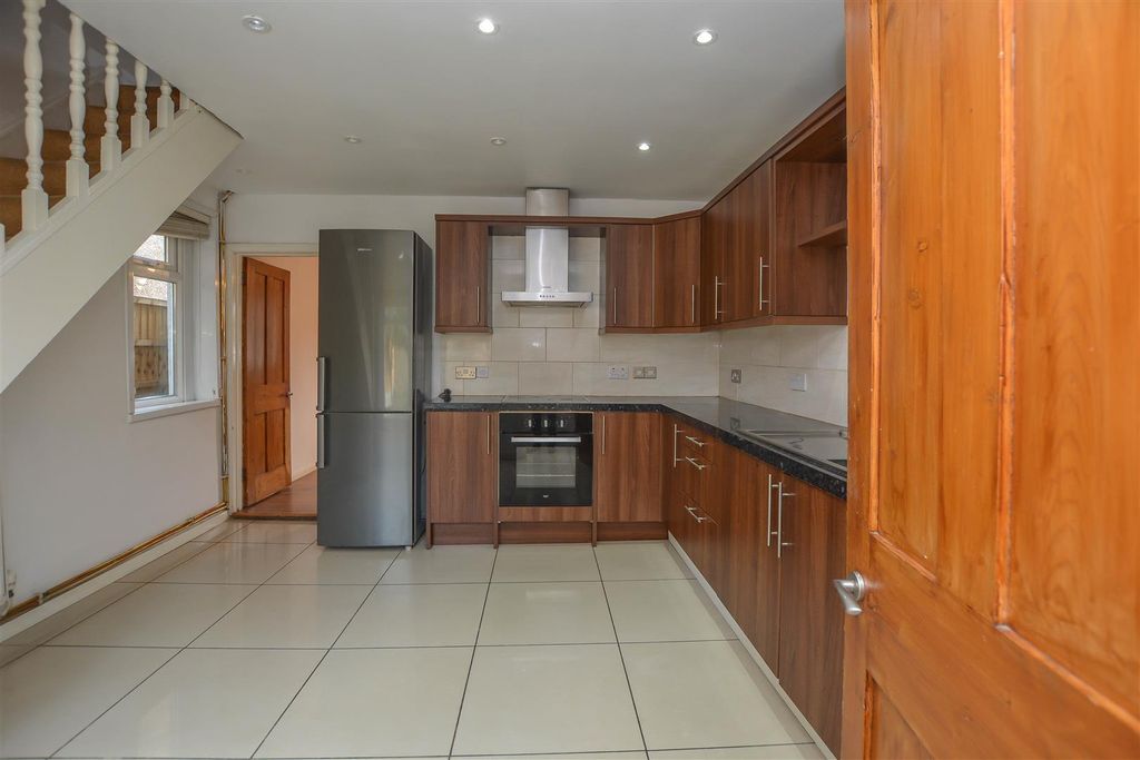 Property photo 3 of 9 Ongar 3.Jpg