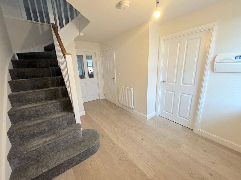 Property photo 2 of 17 Hallway