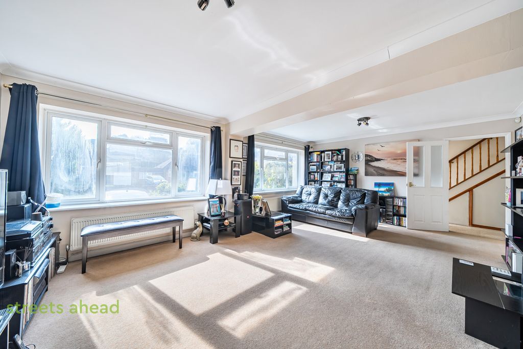 Property photo 2 of 15 77962985-6E30-467...