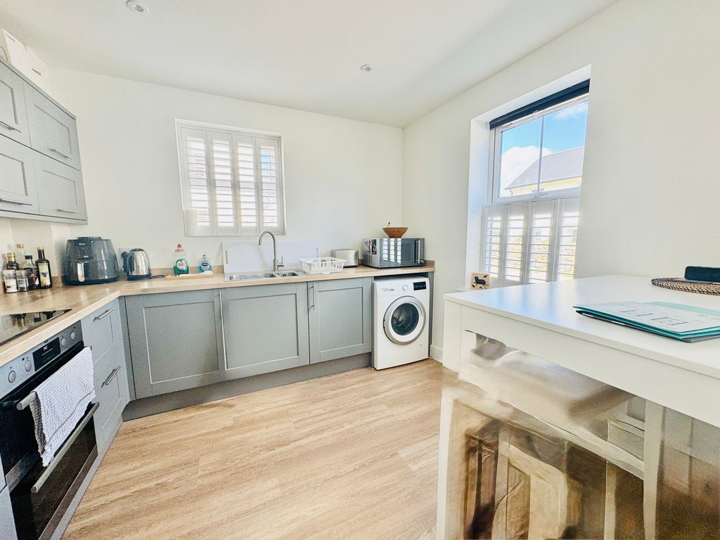 Property photo 2 of 18 Kitchen