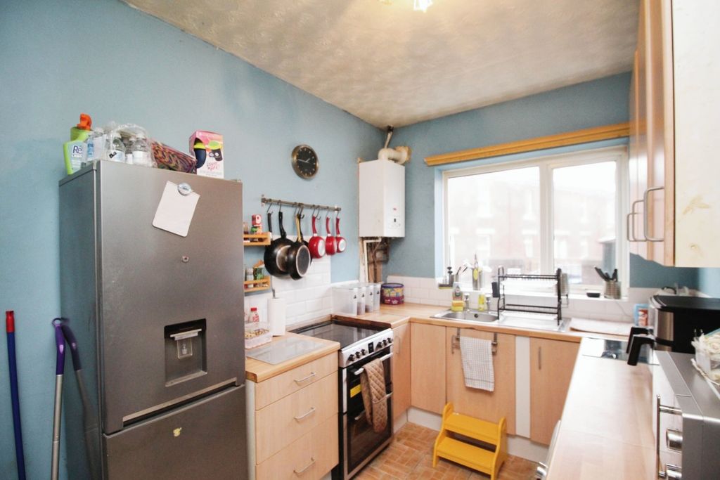 Property photo 2 of 14 Kitchen