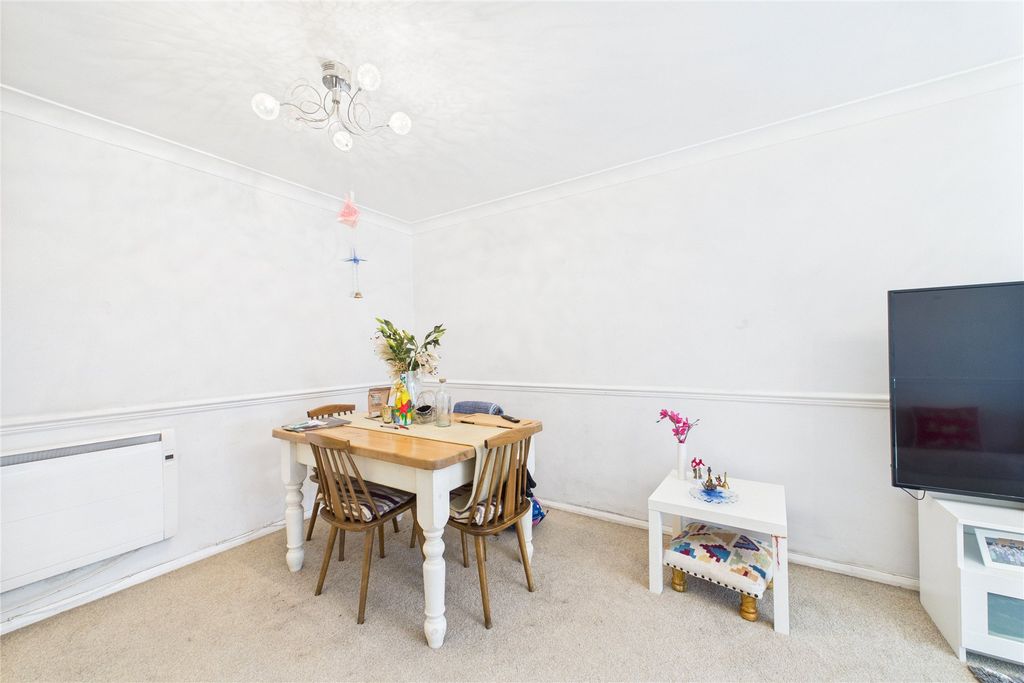 Property photo 3 of 8 Picture No. 15