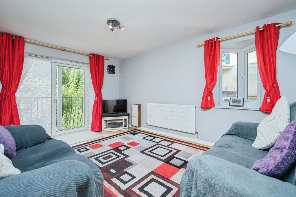Property photo 2 of 12