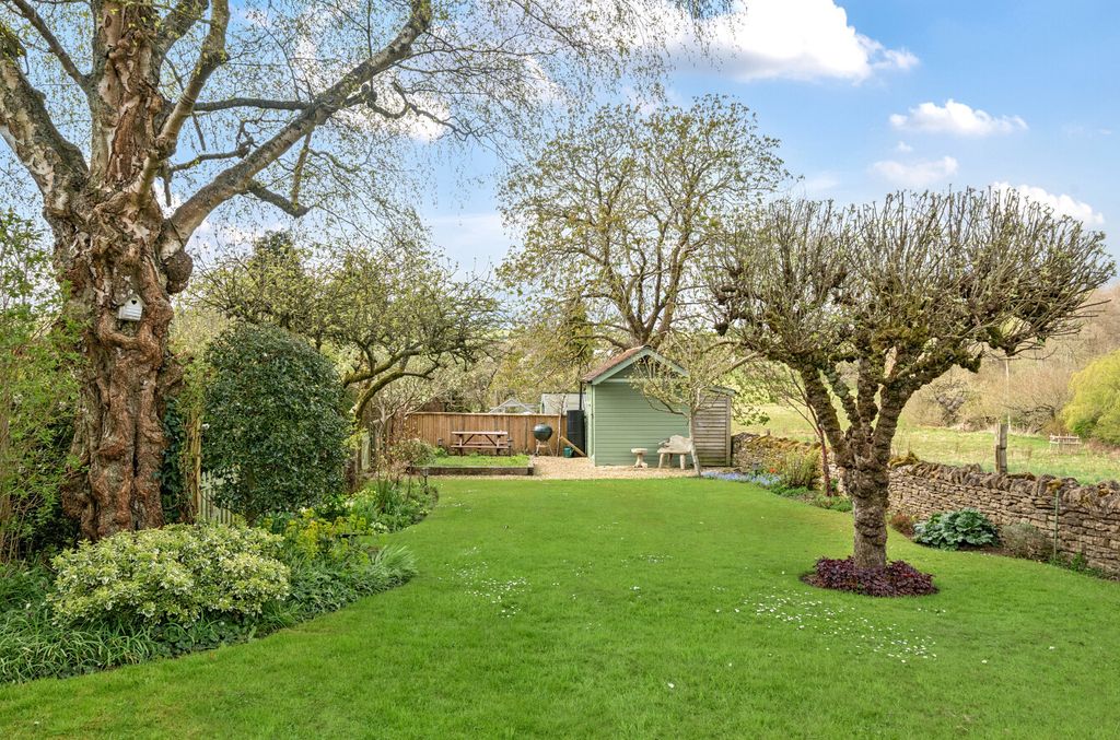 Property photo 3 of 29 Garden