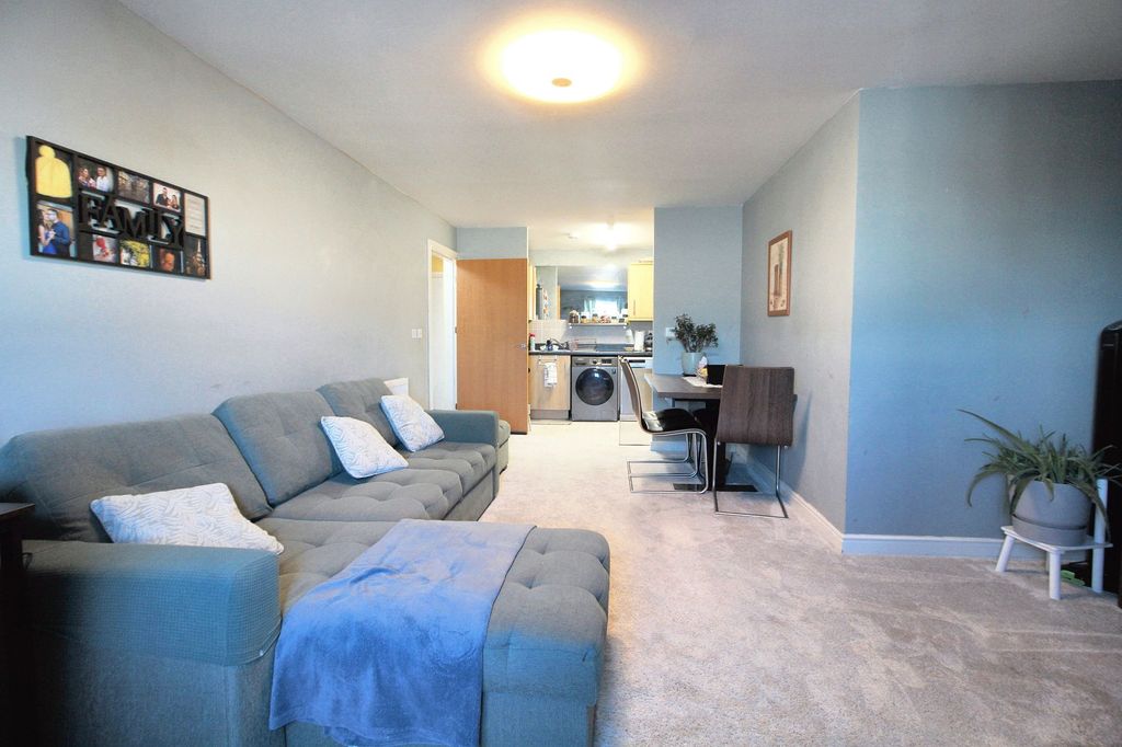 Property photo 2 of 12