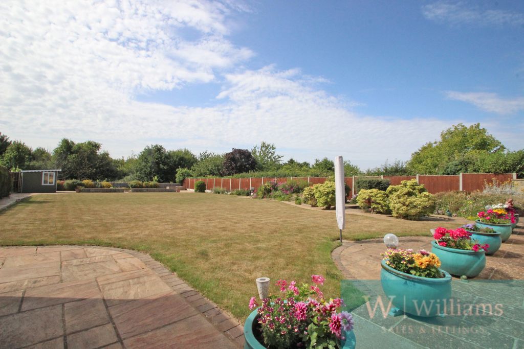 Property photo 2 of 17 Garden