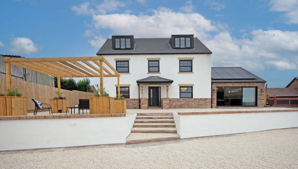 Property photo 1 of 52
