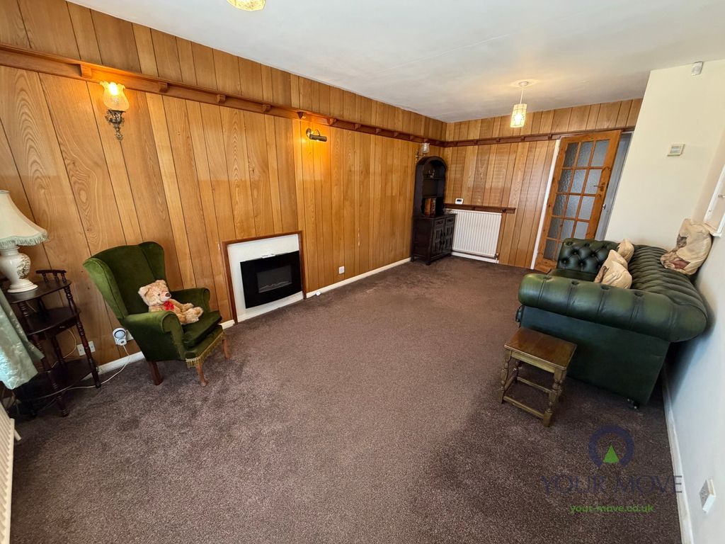 Property photo 3 of 9 Lounge