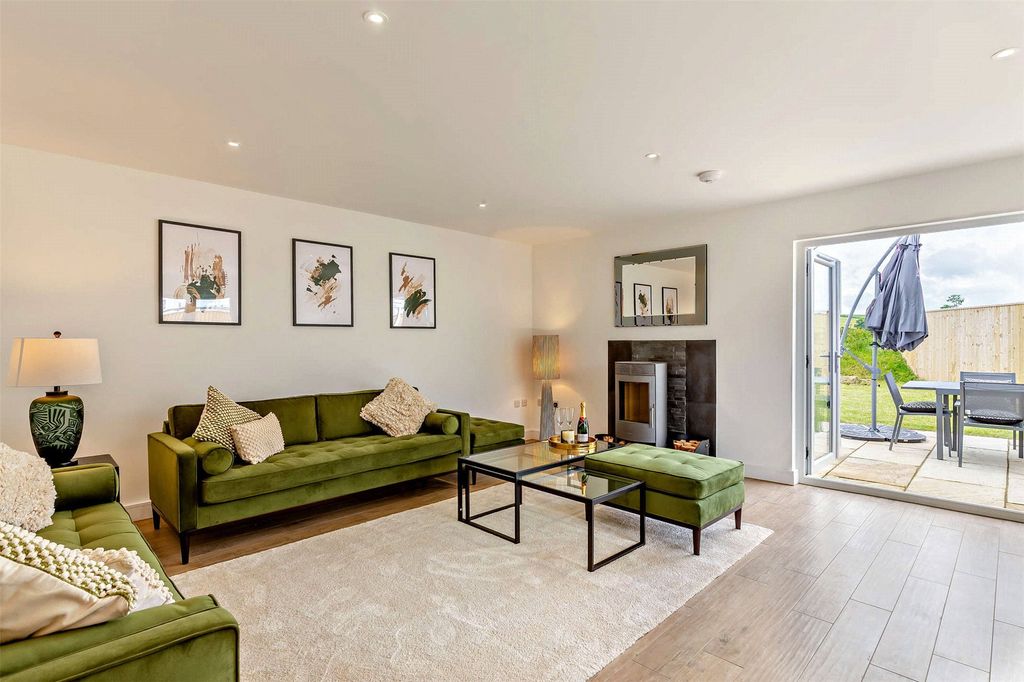 Property photo 3 of 16 Show Home