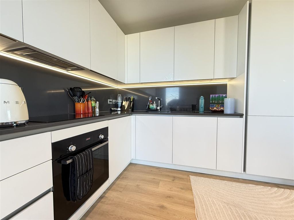 Property photo 3 of 31