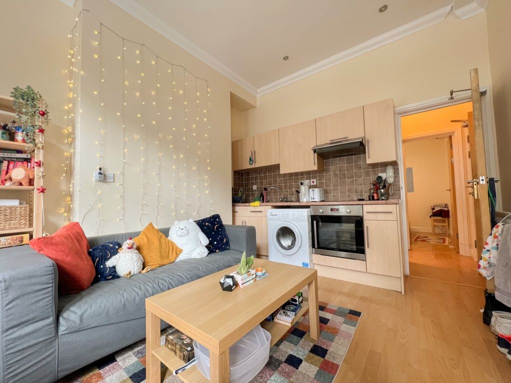 Property photo 2 of 11 Lrg_ Connuaght Road Flat 1