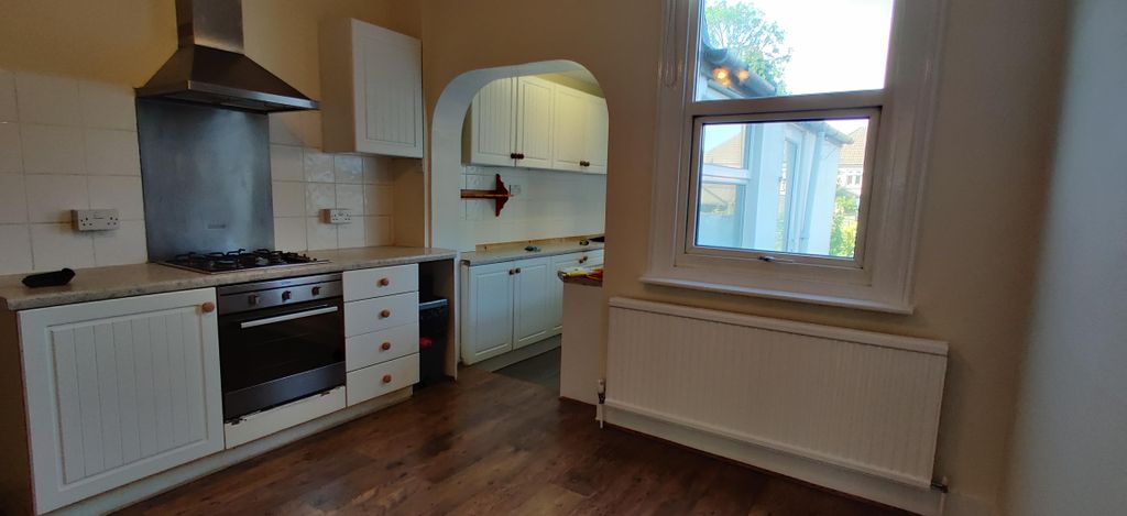 Property photo 3 of 7 Kitchen