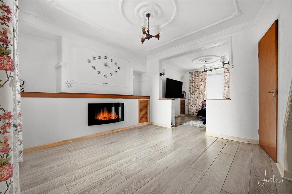 Property photo 3 of 17 Dining Room