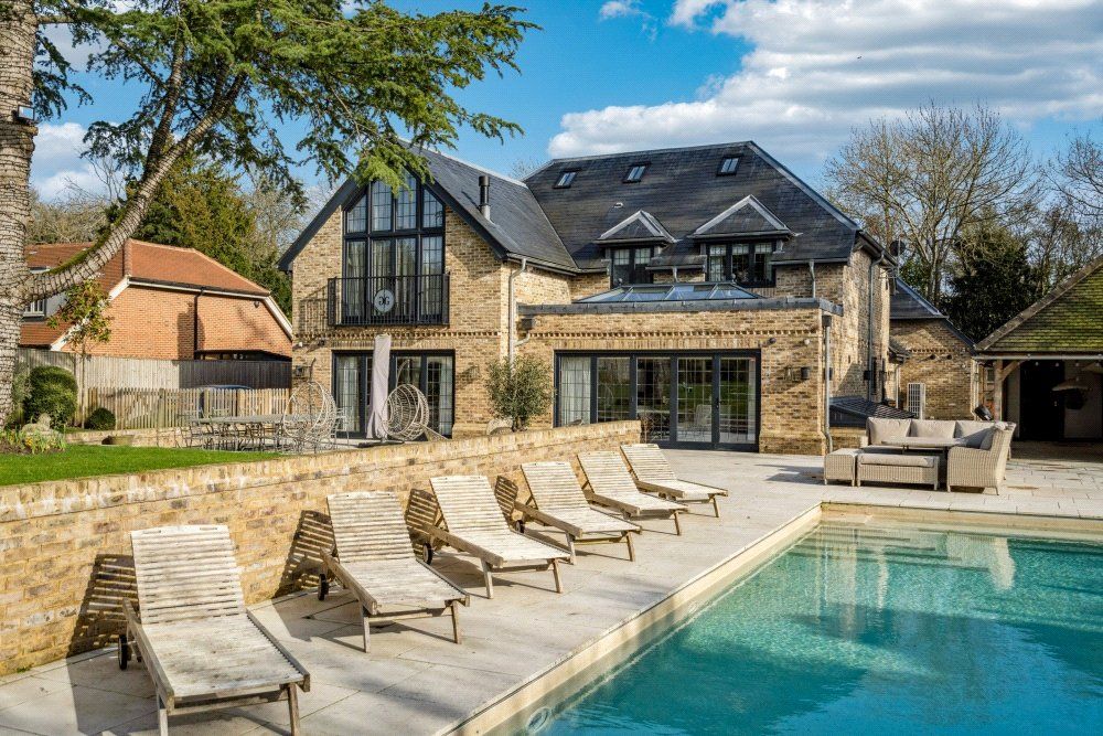 Property photo 2 of 27 Swimming Pool