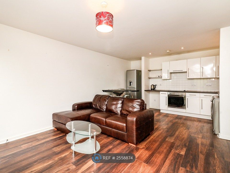 Property photo 2 of 9 Spacious Living Area