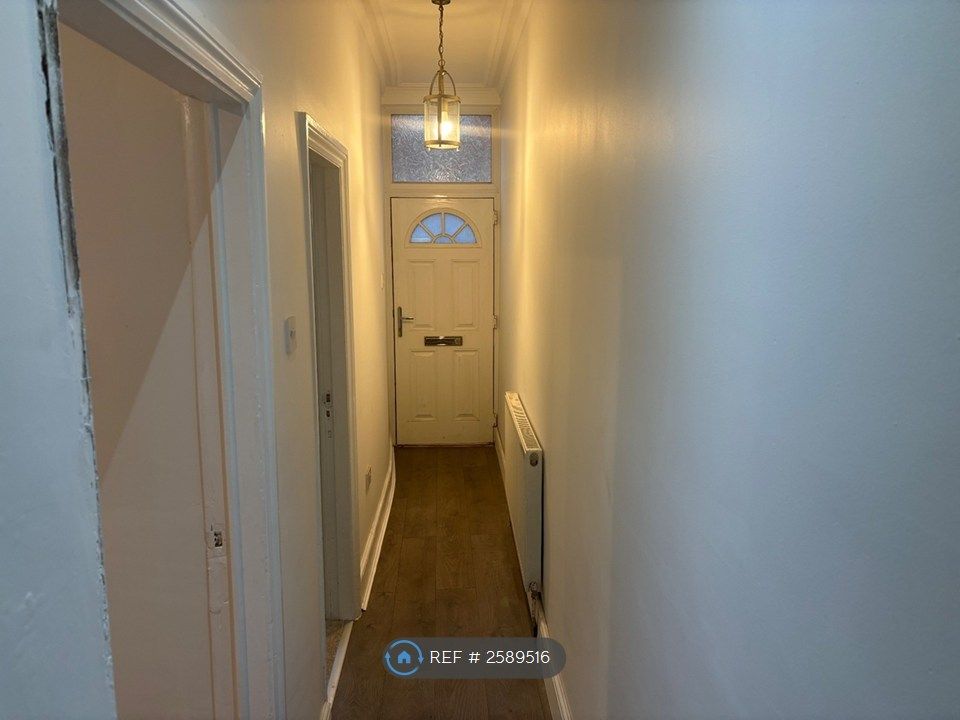 Property photo 1 of 11 Hallway