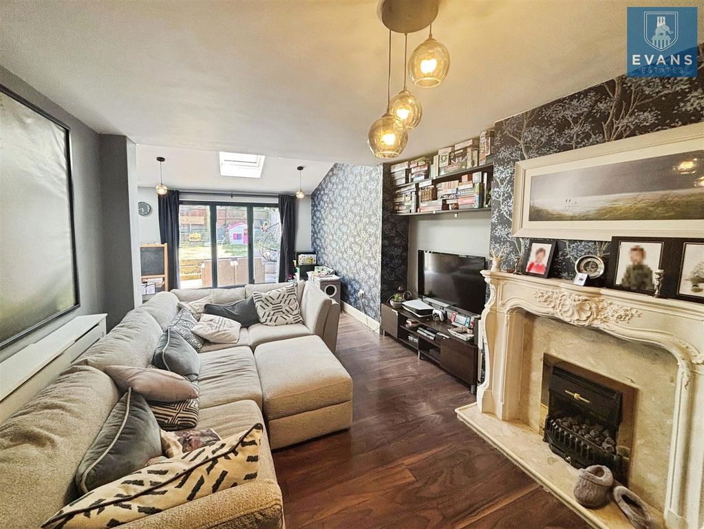 Property photo 2 of 17 Living Room